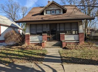 216 Leland St, Bloomington, IL 61701