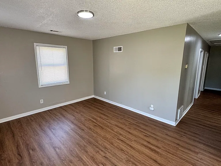 2434 Vollintine Ave — Photo 2