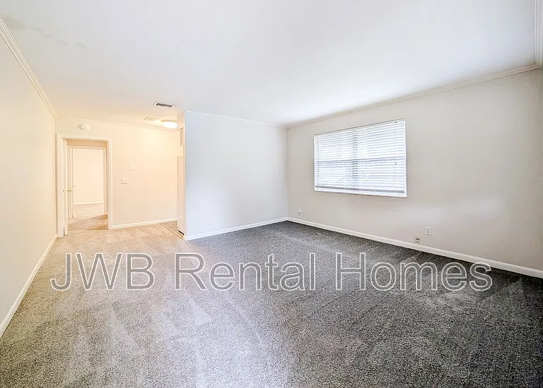 2725 Herschel St — Photo 6