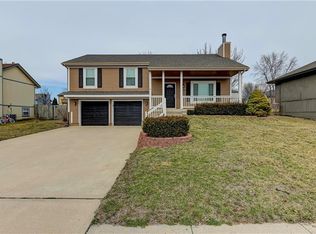 1608 Cove Dr, Raymore, MO 64083