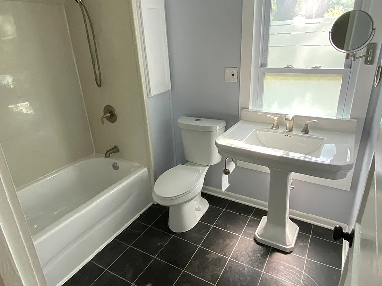 5945 Charlotte St — Photo 13