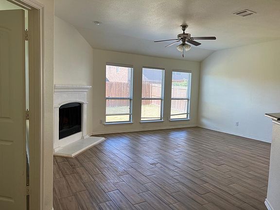 4th image of 1011 Meadow Green Ct