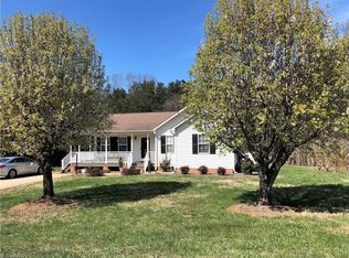 137 Oakmont Ln, King, NC 27021