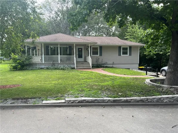 1002 S 5th St, Savannah, MO 64485