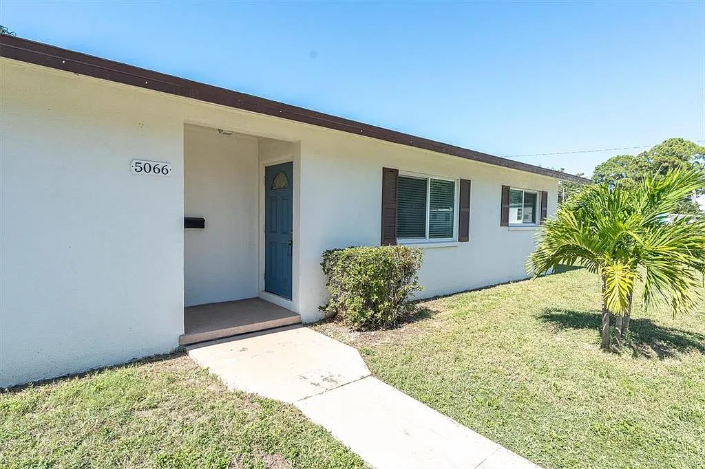 2 bed, 1.0 bath, 786 sqft, $2,250 — Photo 2