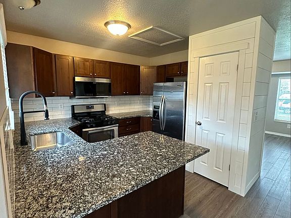 3rd image of 1135 E Meadow Way Dr