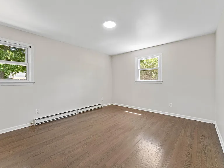 443 Manor Ave — Photo 6