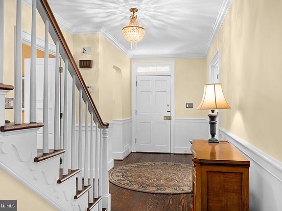5th image of 213 Virginia Ave