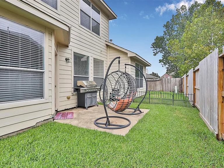 5915 Estonia Ct — Photo 31