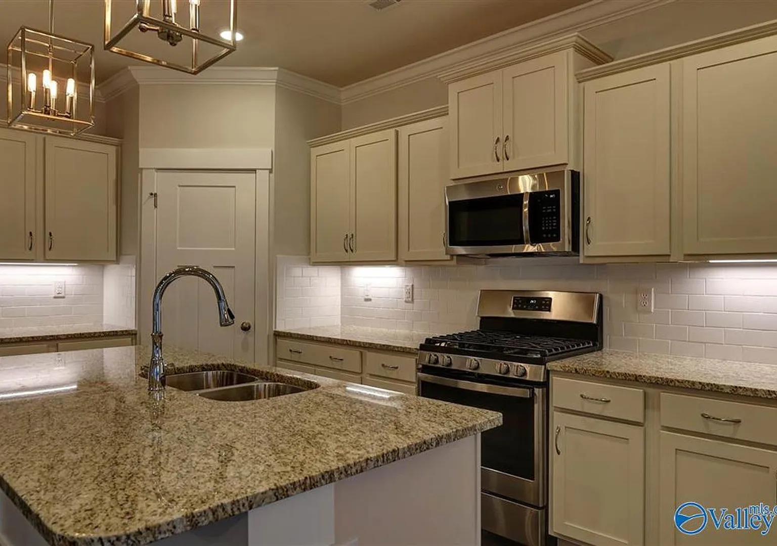 Coming Soon Stunning 4-Bedroom Gem In Copper Creek! — Photo 4