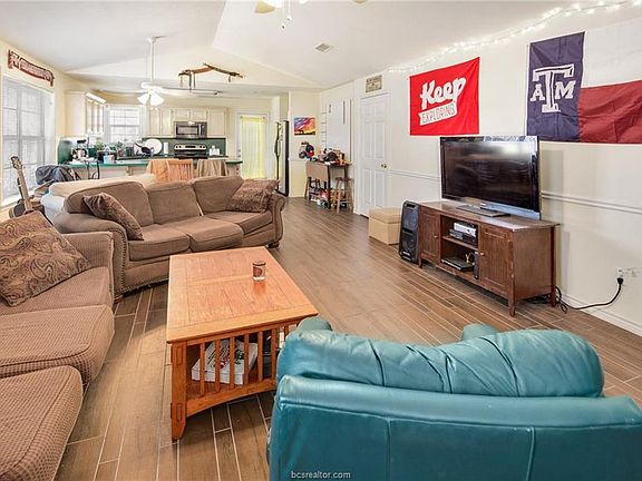 5th image of 1001 Lincoln Ave
