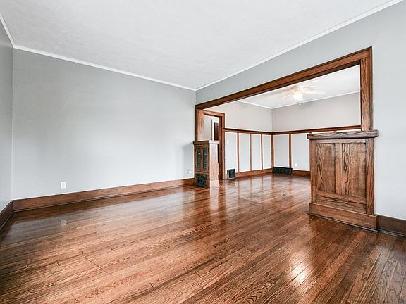 2nd image of 4913 Davenport St