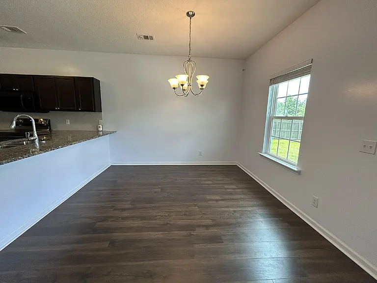 206 Summerhill Dr — Photo 3