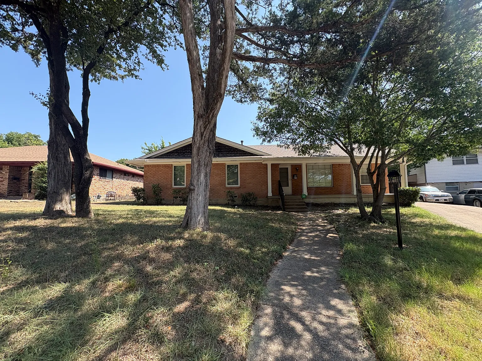 3 bed, 1824 sqft, $2,100 — Photo 3