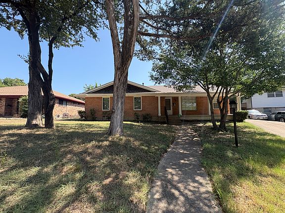 3rd image of 615 Oak Forest Dr
