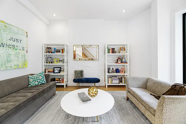 Rented by REAL New York | media 31