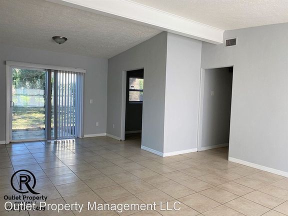 3rd image of 122 Pinecrest Dr