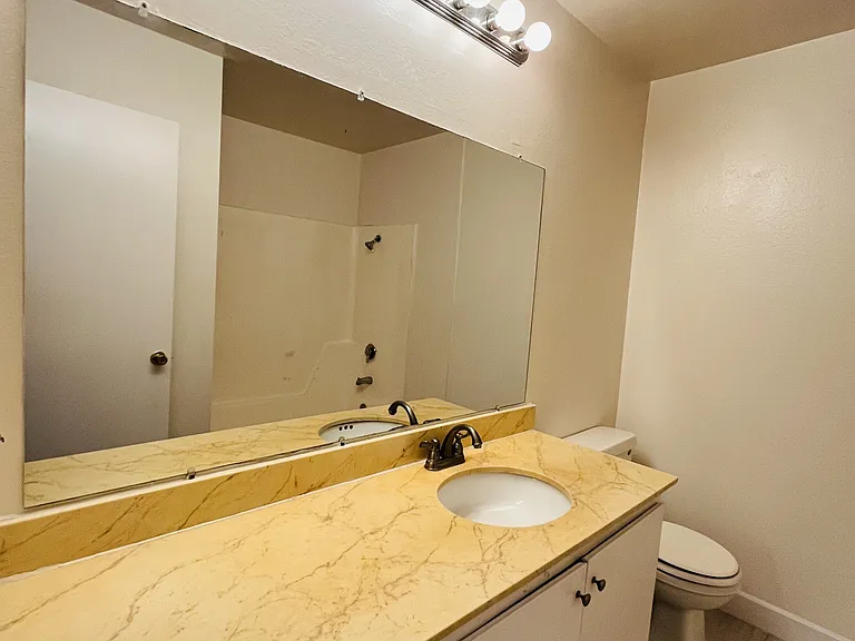 1001 W Macarthur Blvd #110 — Photo 15