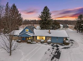 17086 Moorepark Rd, Three Rivers, MI 49093