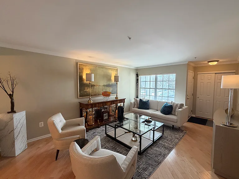 807 Breckinridge Ct — Photo 3