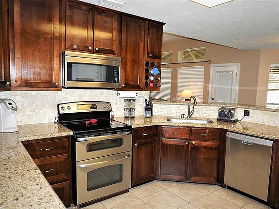 2nd image of 1129 Glenmeadows Dr