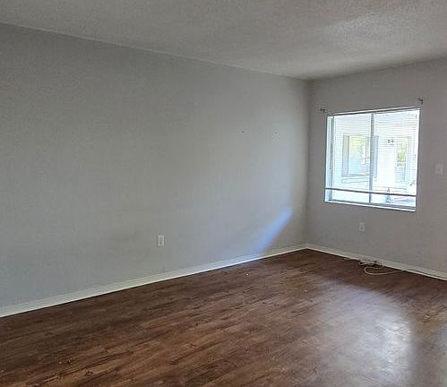 4th image of 516 12th Ave NE APT 7