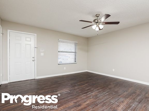 3rd image of 1105 Villa Ct