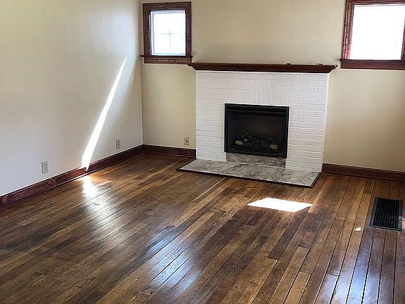 4th image of 556 Boyce St