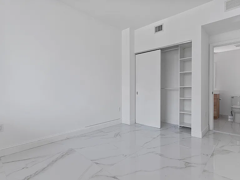 16385 Biscayne Blvd #717 — Photo 6