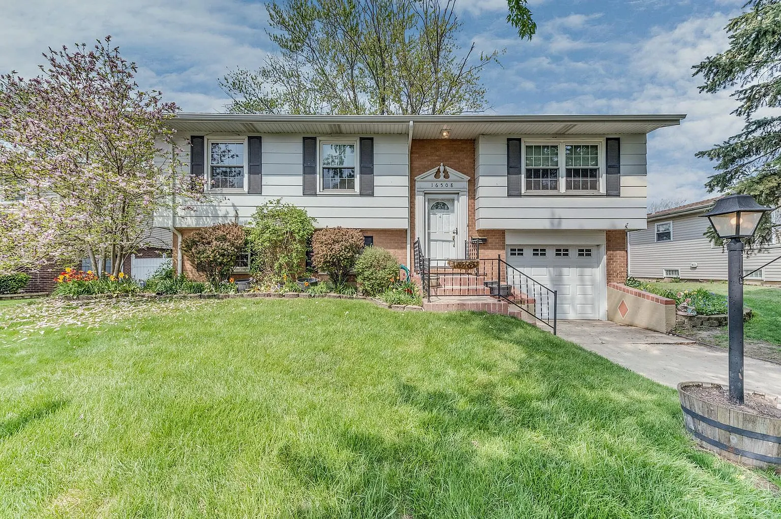 16508 Brockton Ln photo 1