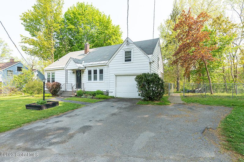 2nd image of 11 Marion Avenue