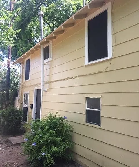 208 Avenue A St — Photo 2