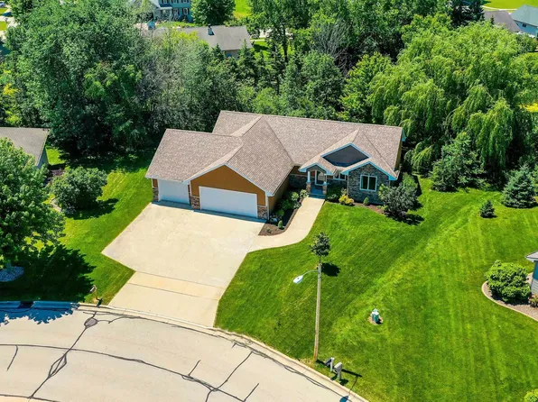 1967 S Cross Creek Cir, De Pere, WI 54115