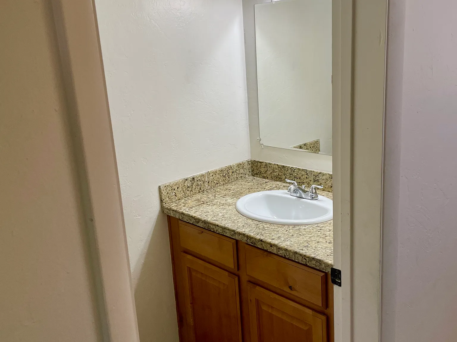 3 bed, 1895 sqft, $1,900 — Photo 2