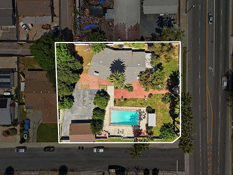 8647 Corbin Ave — Photo 8