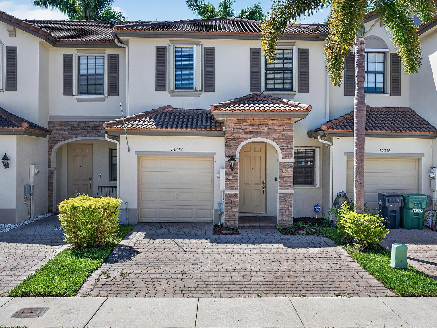 3 bed, 2.5 bath, 1617 sqft, $3,000 — Photo 1