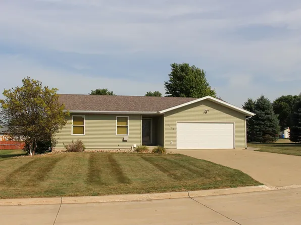 1202 10th Avenue Cir NE, Sioux Center, IA 51250