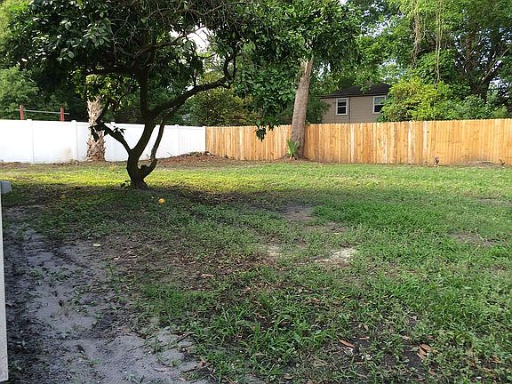 3rd image of 3129 W Fairwood Ln