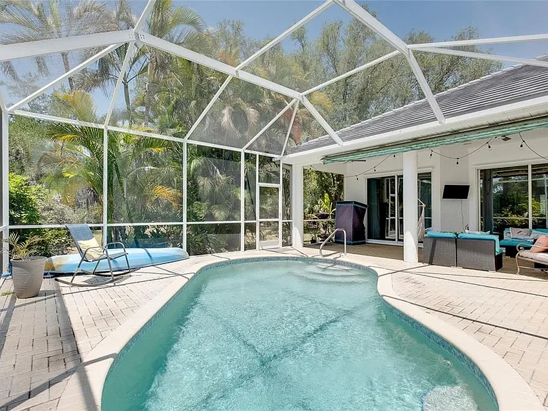 360 Cedarbrook Ct — Photo 18
