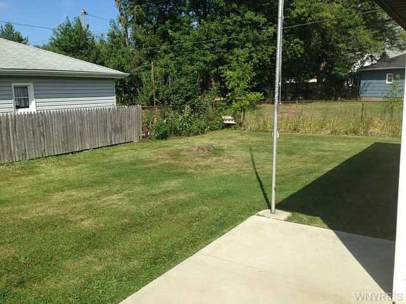4th image of 76 Hackett Dr