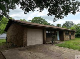 2 Holly Ln, Texarkana, TX 75503