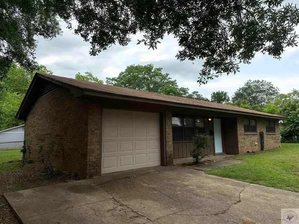 2 Holly Ln, Texarkana, TX 75503