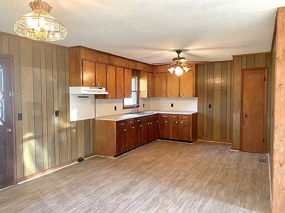 4th image of 23 Shady Ln