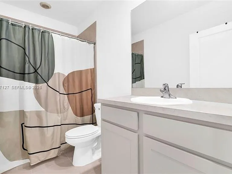 117 NE 3rd Ct #Townhouse 117 — Photo 18