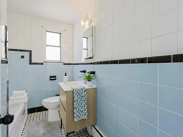 2208 Dufferin St #204 — Photo 12