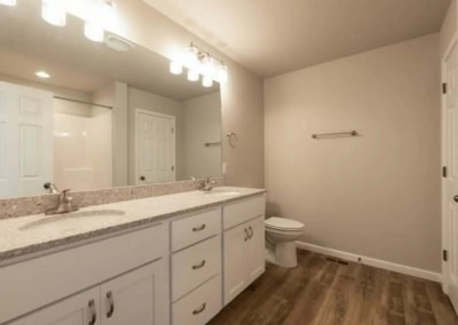 One Month Free When You Sign A 13-Month Lease By August 31st!! — Photo 3