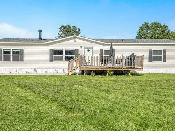 101 Chantilly Acres Dr, Winfield, MO 63389