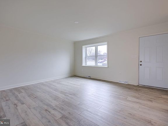 5th image of 2227 Olde Meadow Ct