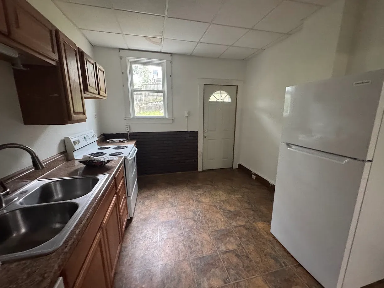 2 bed, 1.5 bath, $795 — Photo 4