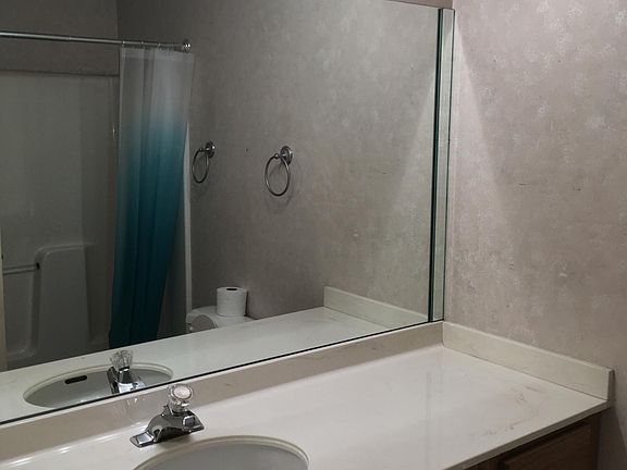 5th image of 270 Canterbury Ln APT A